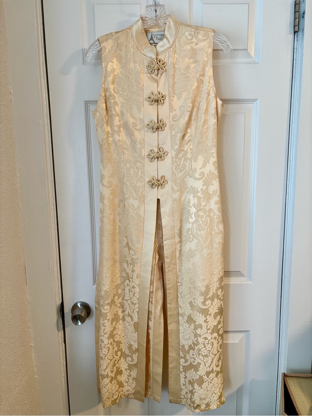 Vintage Sleeveless Cream Brocade Split-Front Vest Top